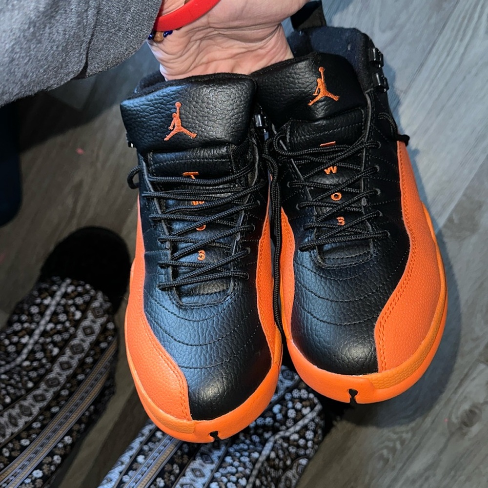 Jordans size 7 (Excellent condition)